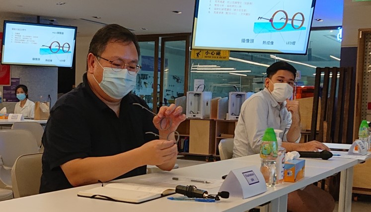 Judging panel inspecting 3D-printed prototype